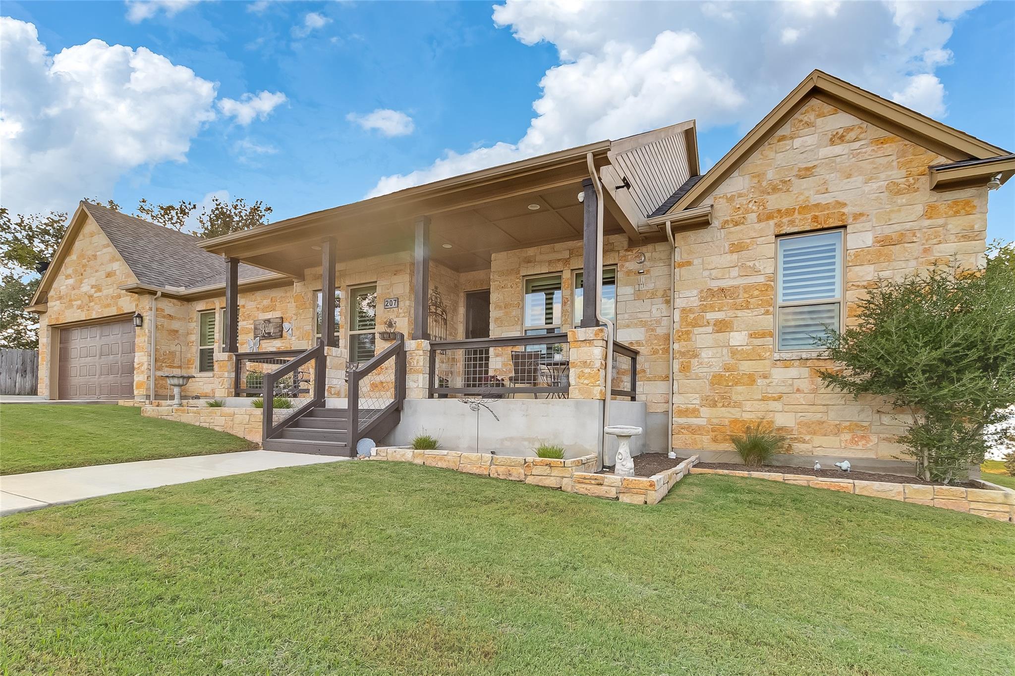 207 Emeralds Dr, Burnet, TX 78611