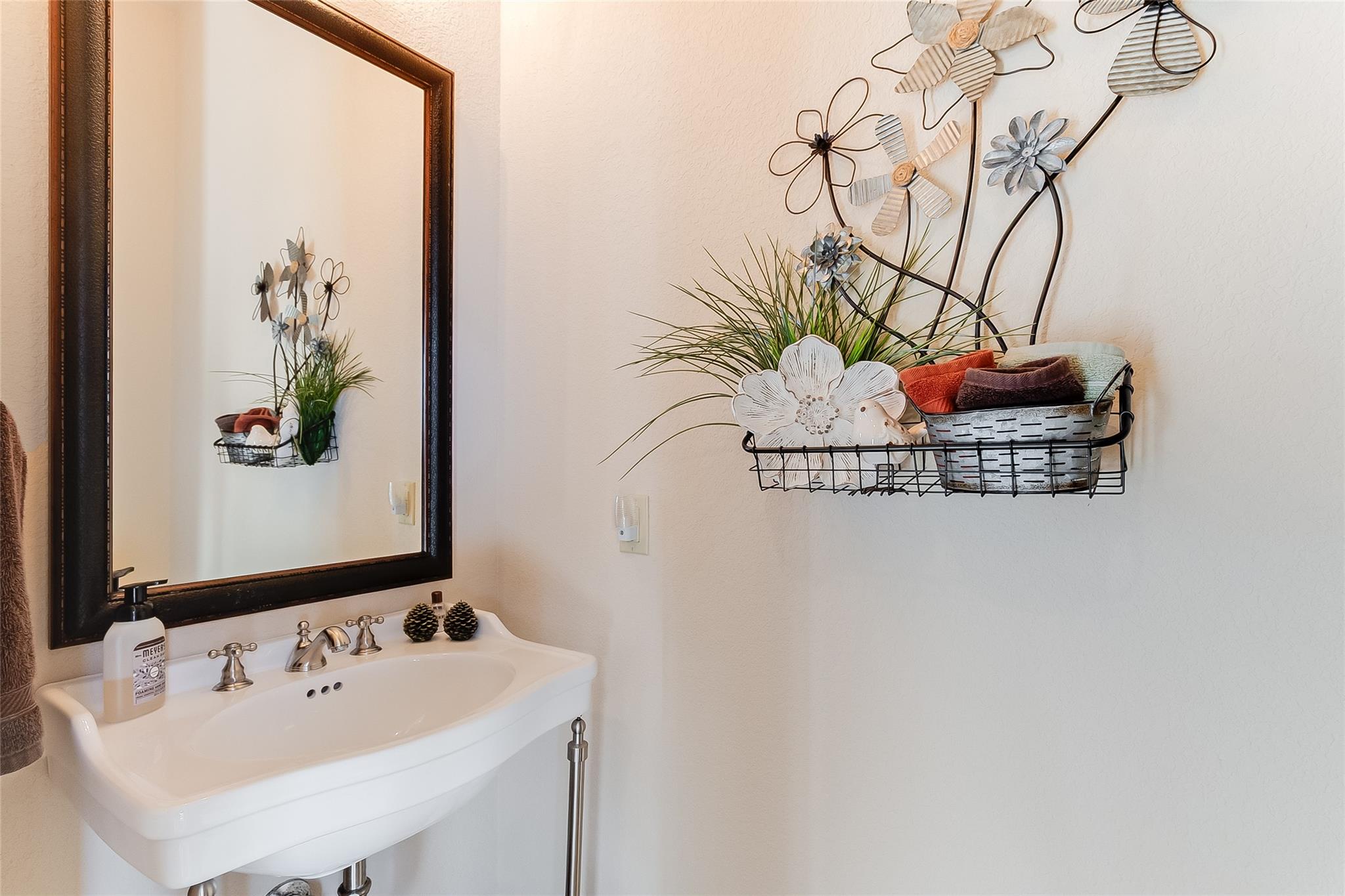 207 Emeralds Dr, Burnet, TX 78611