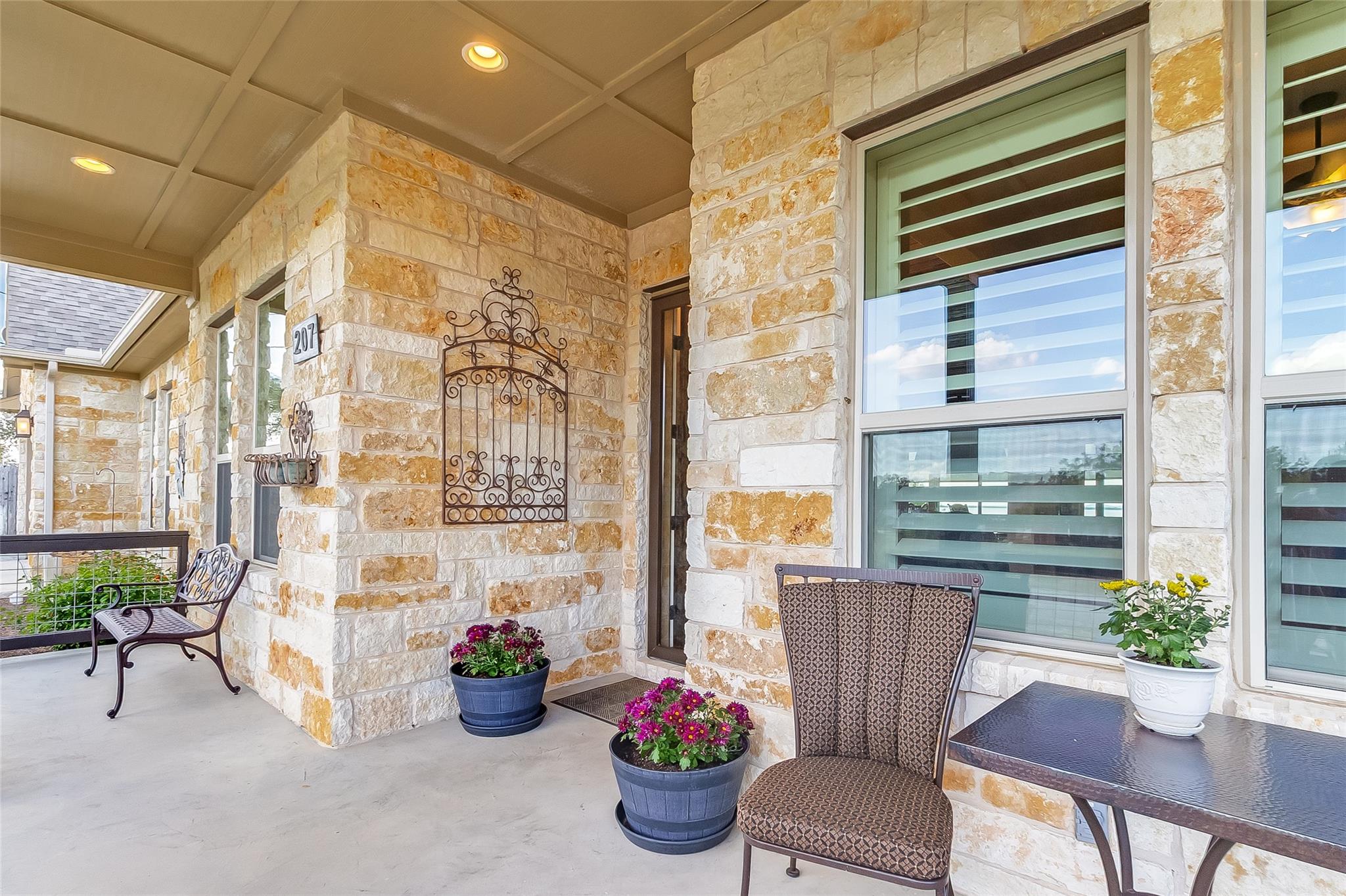 207 Emeralds Dr, Burnet, TX 78611