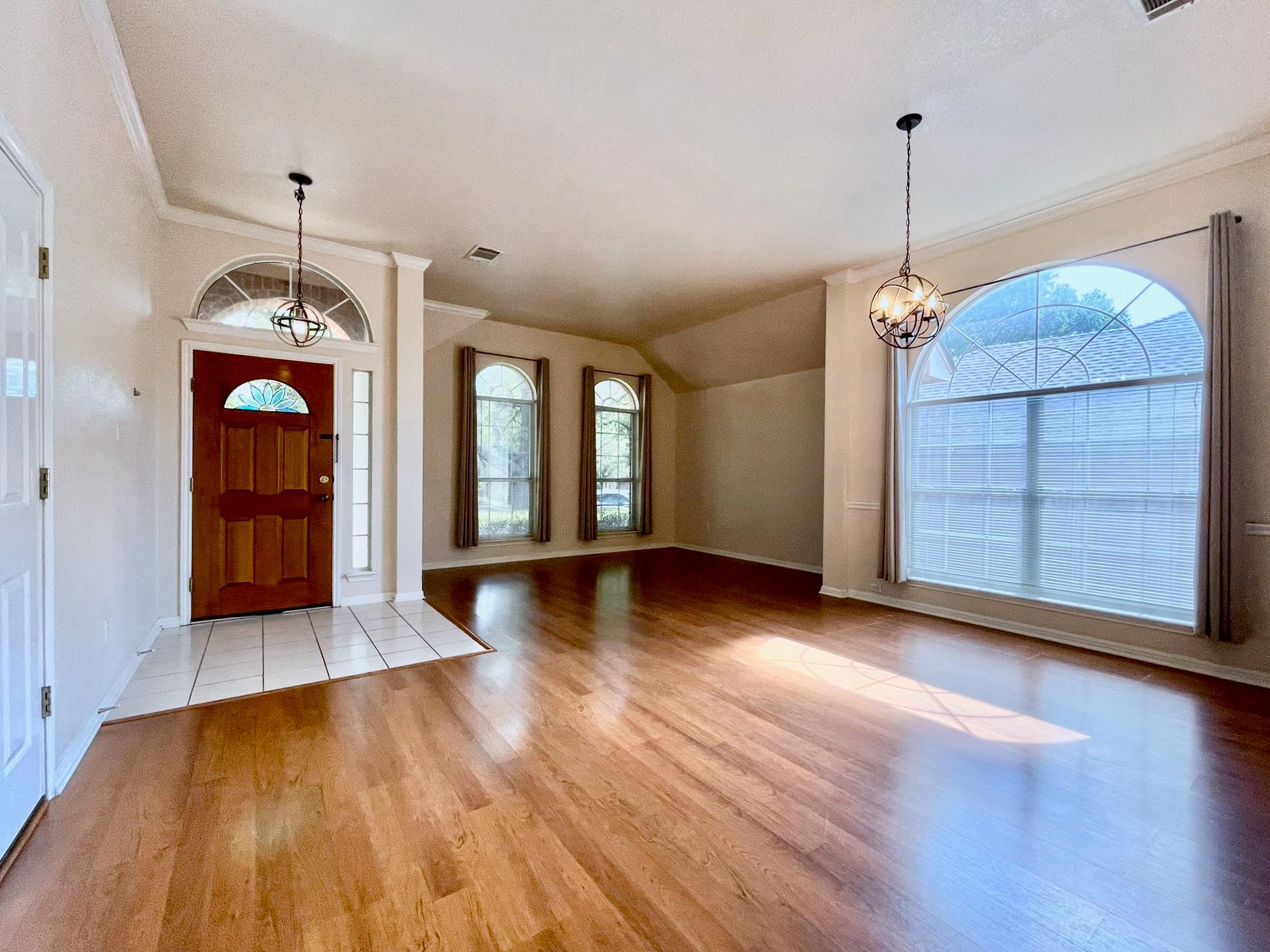 1725 Dapplegrey Ln, Austin, TX 78727