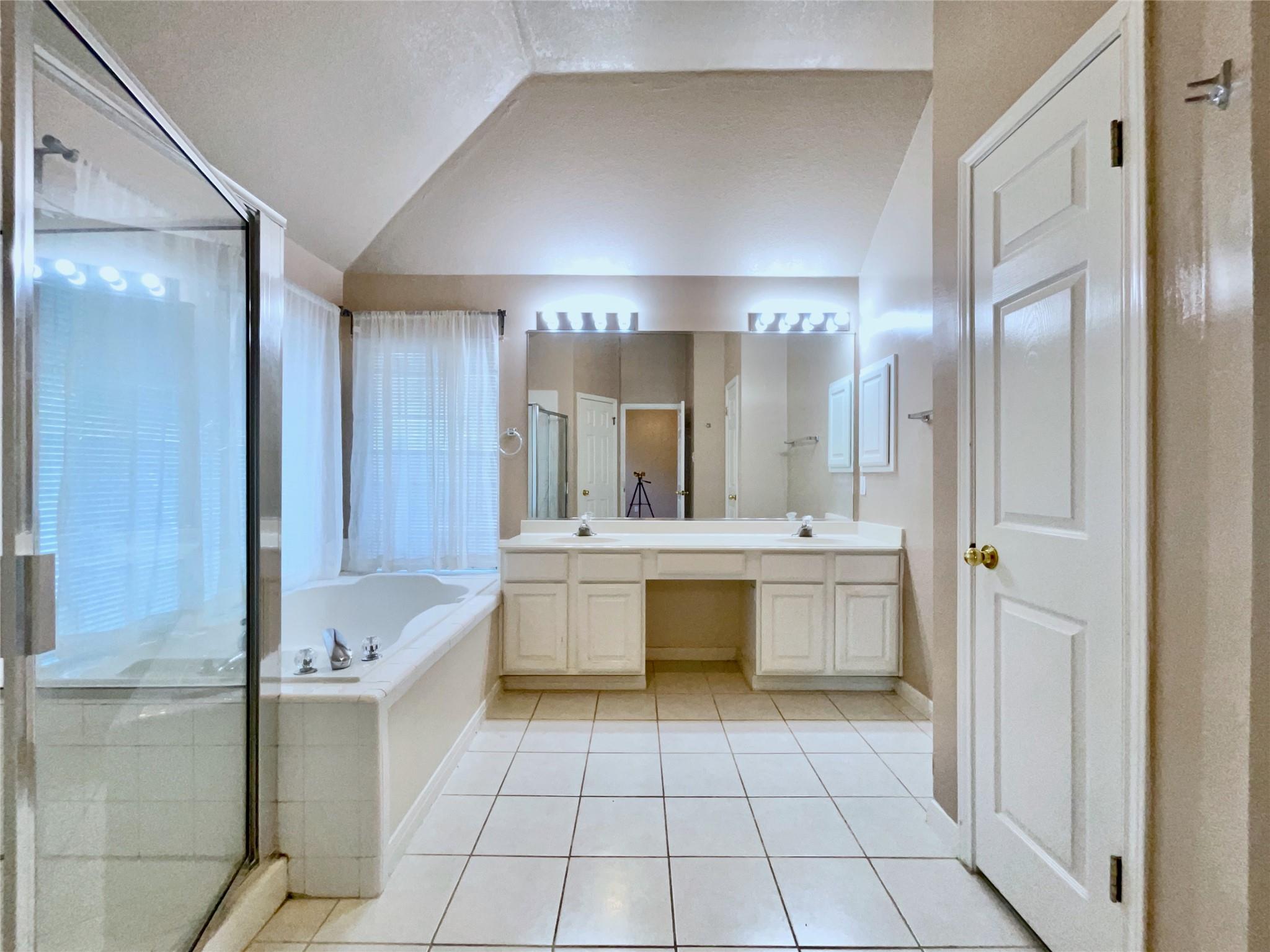 1725 Dapplegrey Ln, Austin, TX 78727