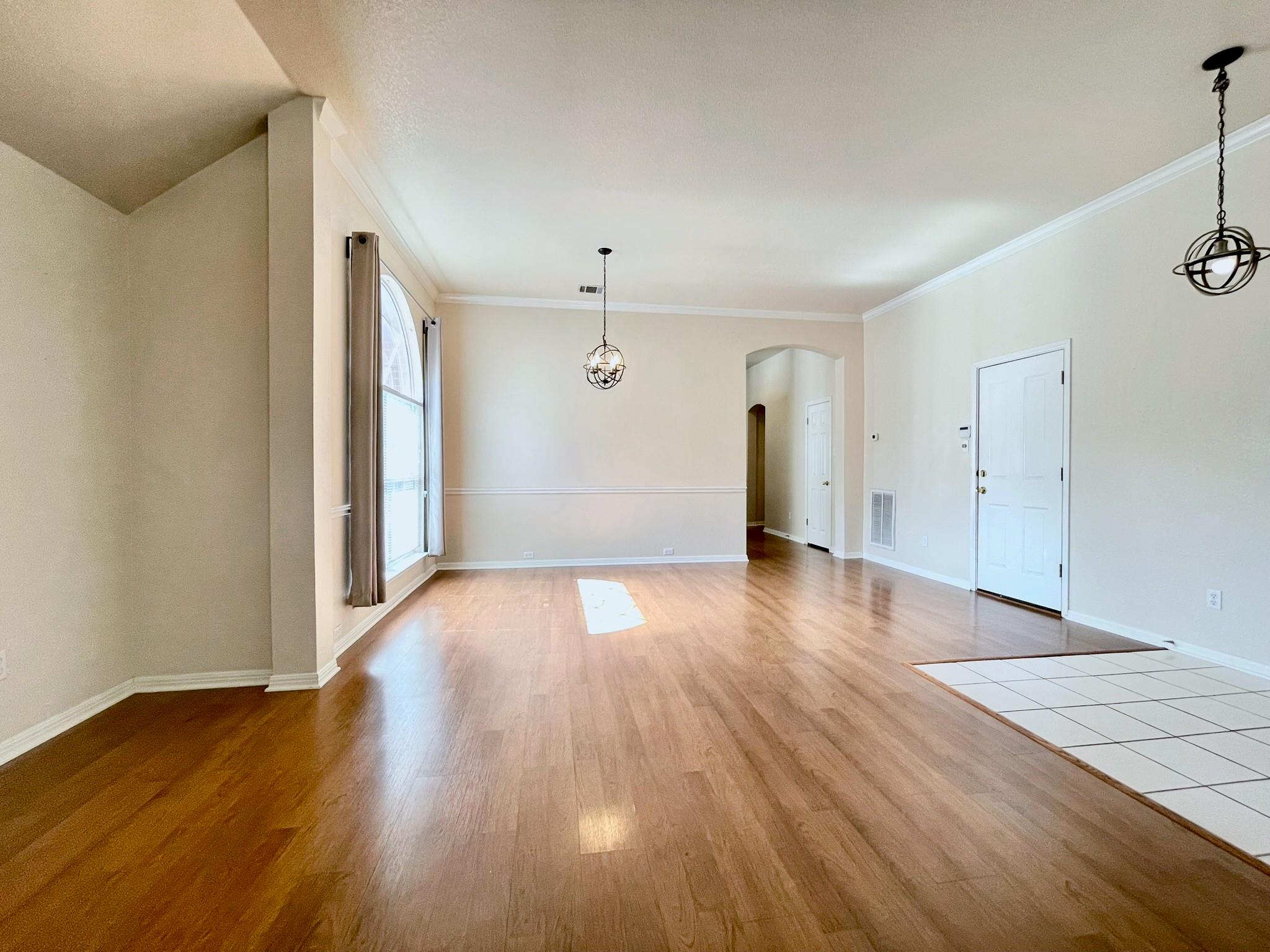 1725 Dapplegrey Ln, Austin, TX 78727