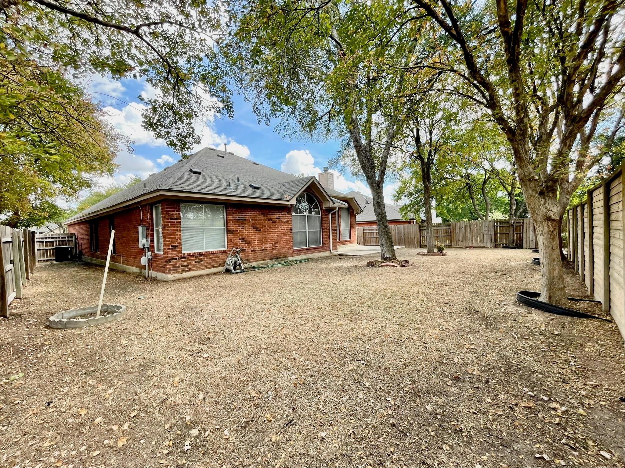 1725 Dapplegrey Ln, Austin, TX 78727