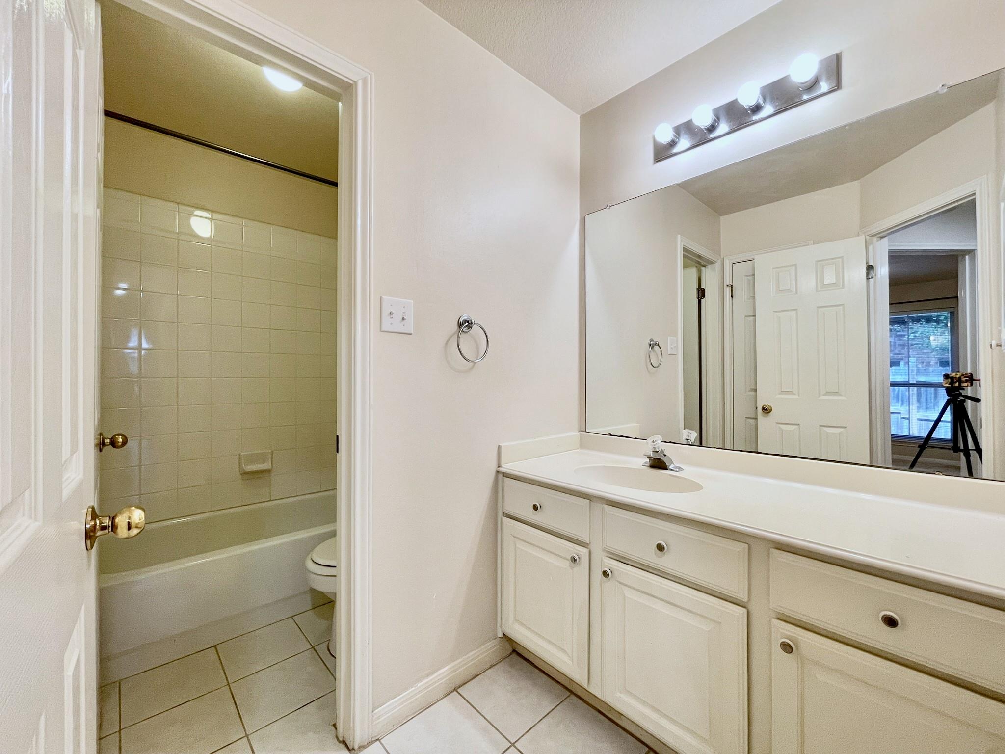 1725 Dapplegrey Ln, Austin, TX 78727