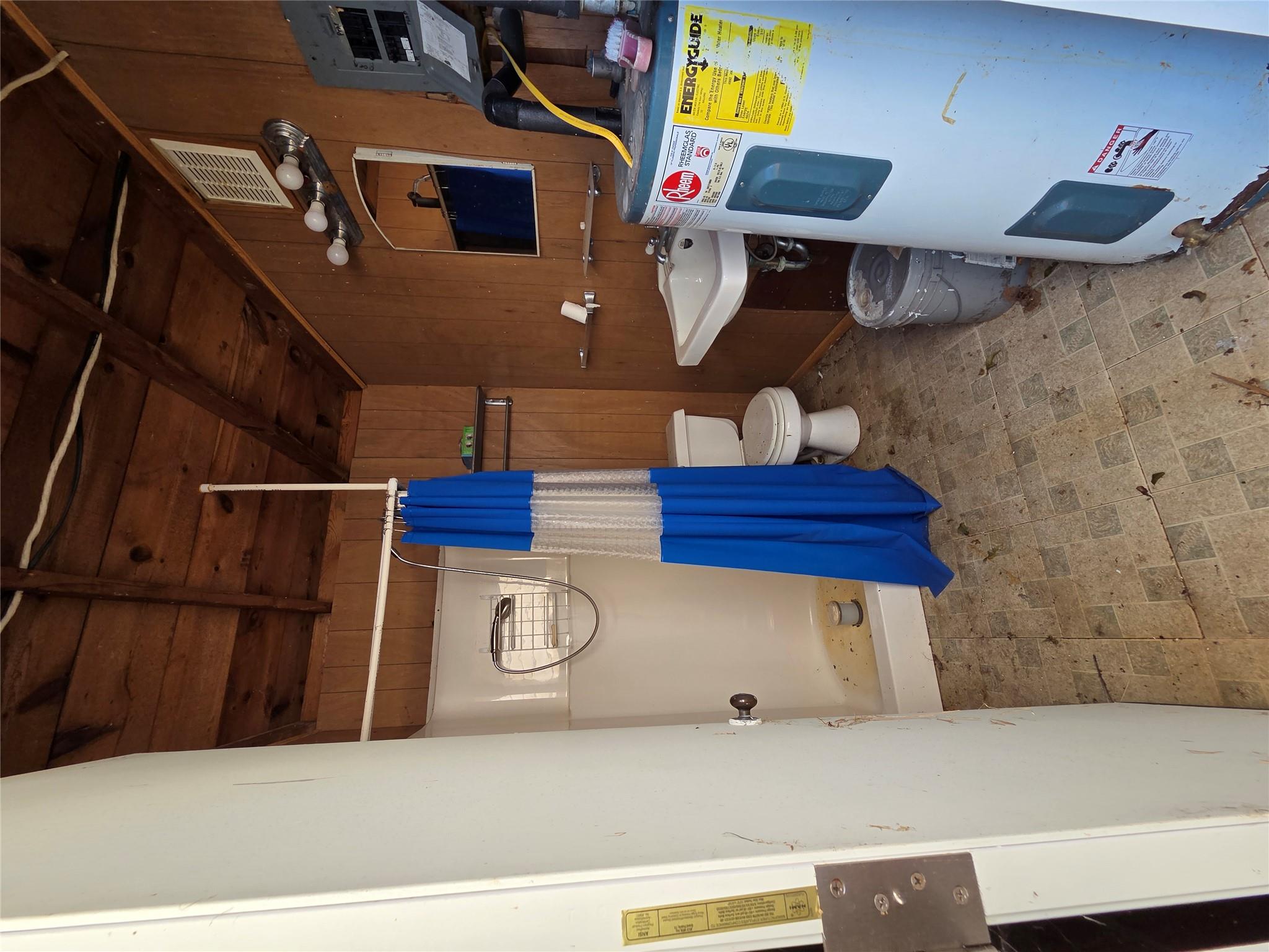 819 Lakeshore Loop, Tow, TX 78672