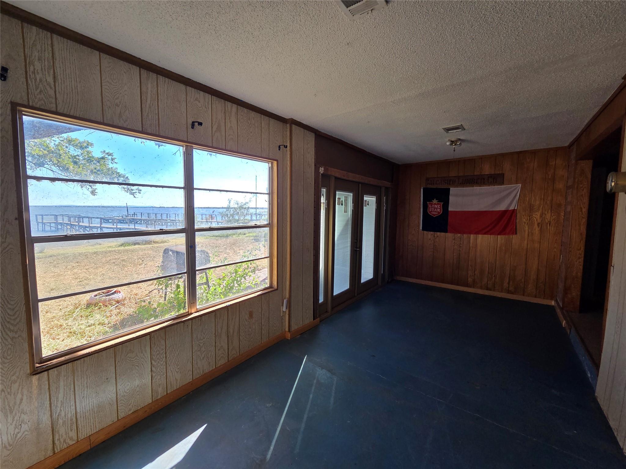 819 Lakeshore Loop, Tow, TX 78672