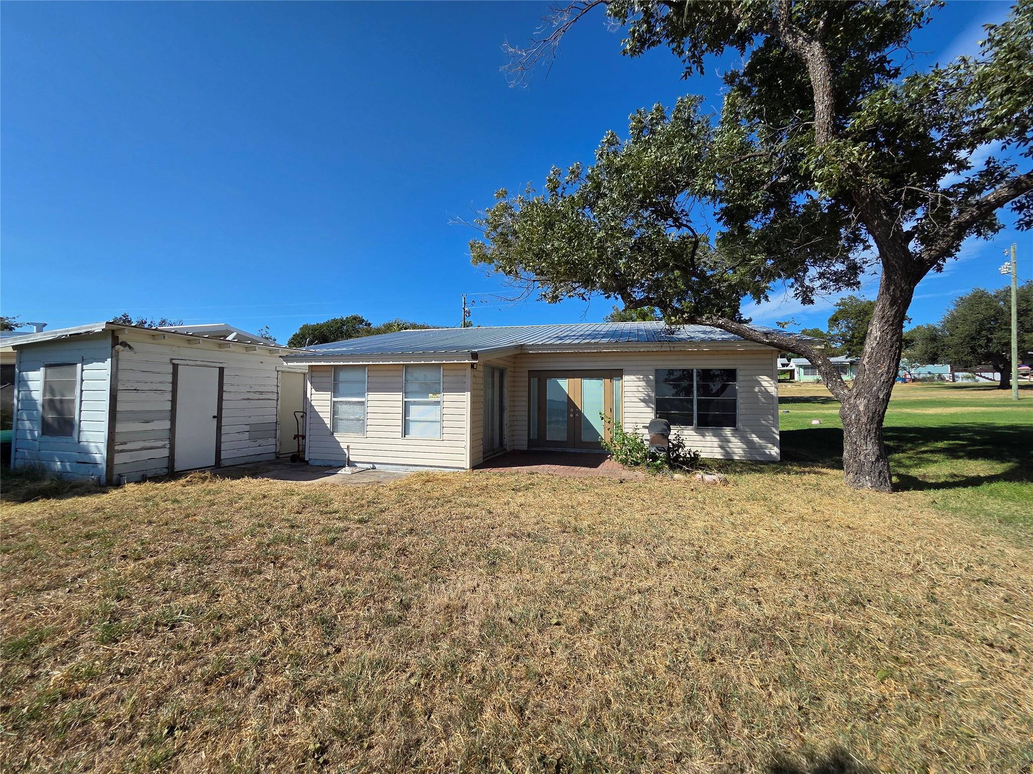 819 Lakeshore Loop, Tow, TX 78672