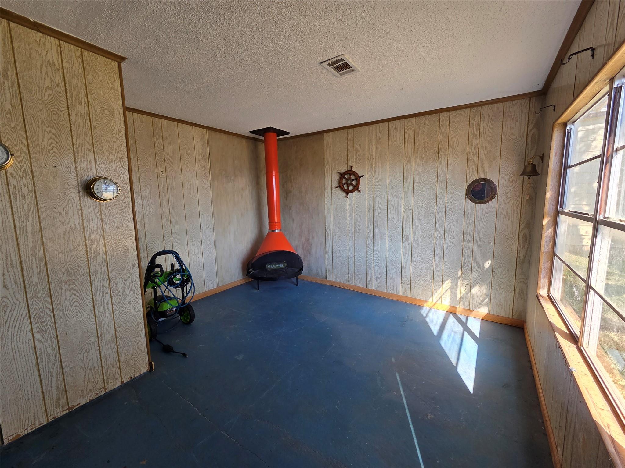 819 Lakeshore Loop, Tow, TX 78672