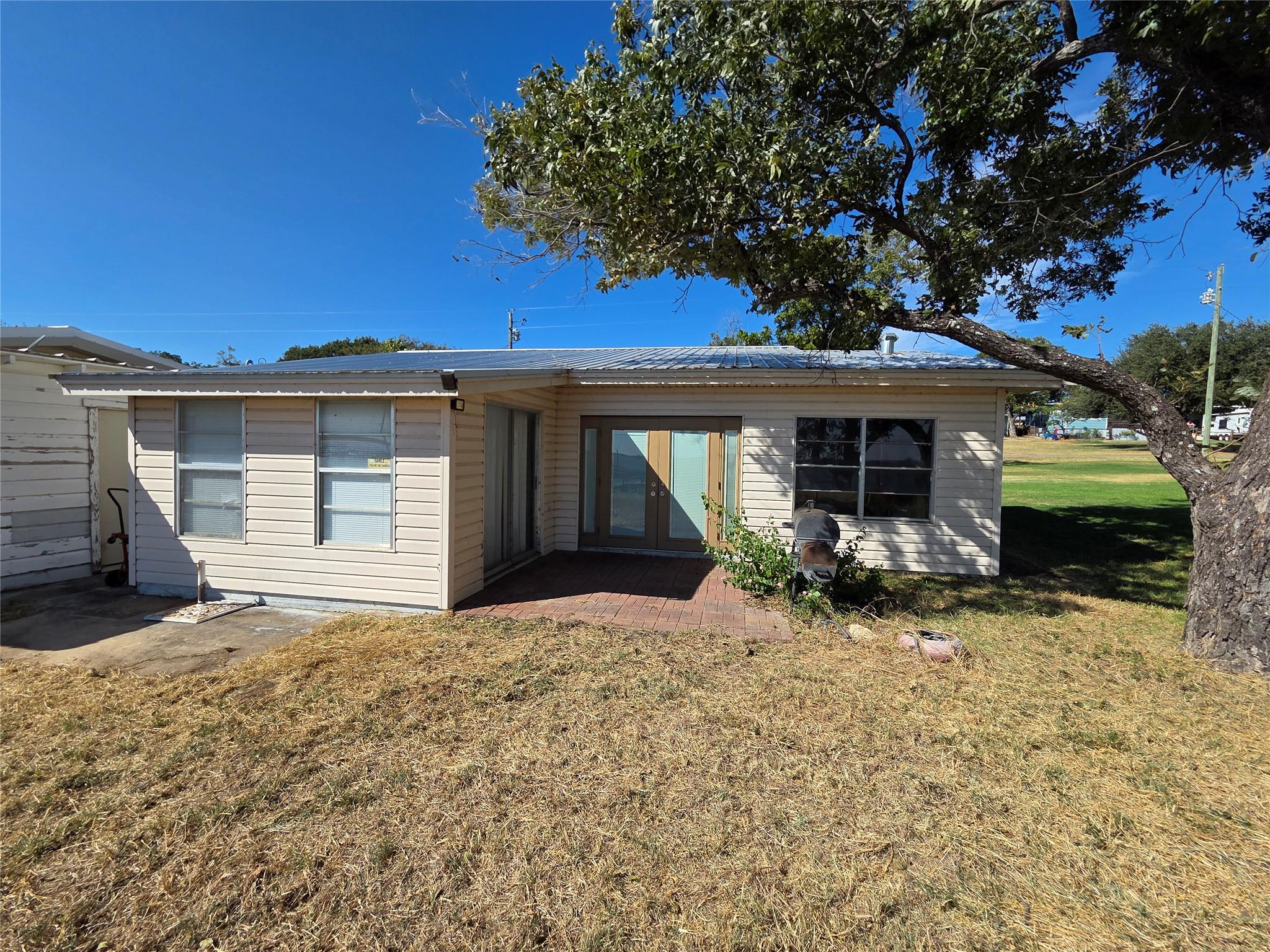 819 Lakeshore Loop, Tow, TX 78672
