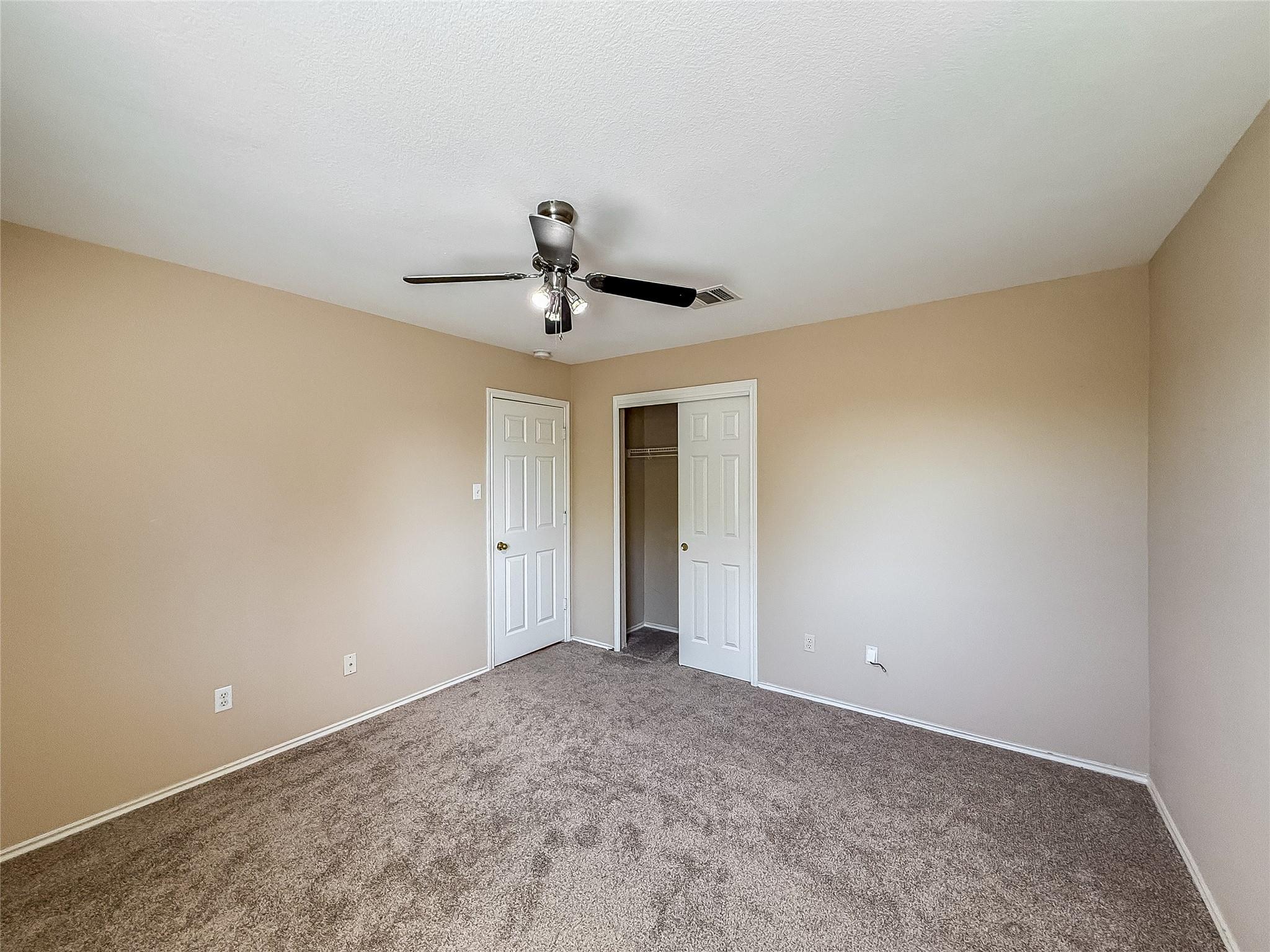 909 Remington Dr, Leander, TX 78641