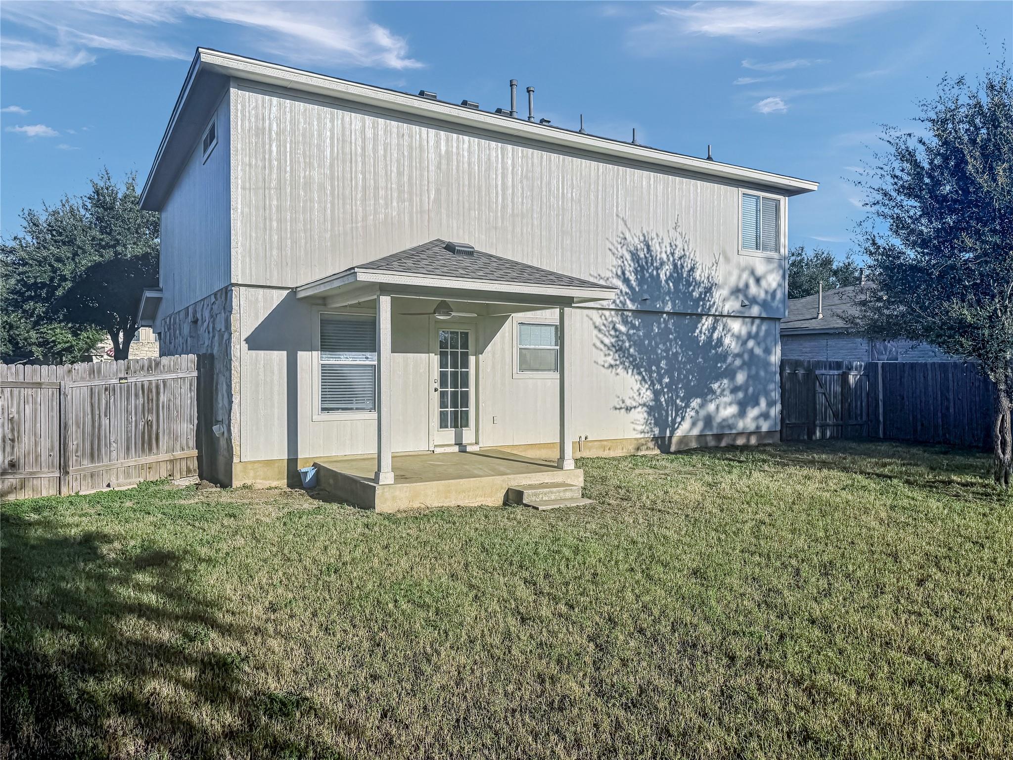 909 Remington Dr, Leander, TX 78641