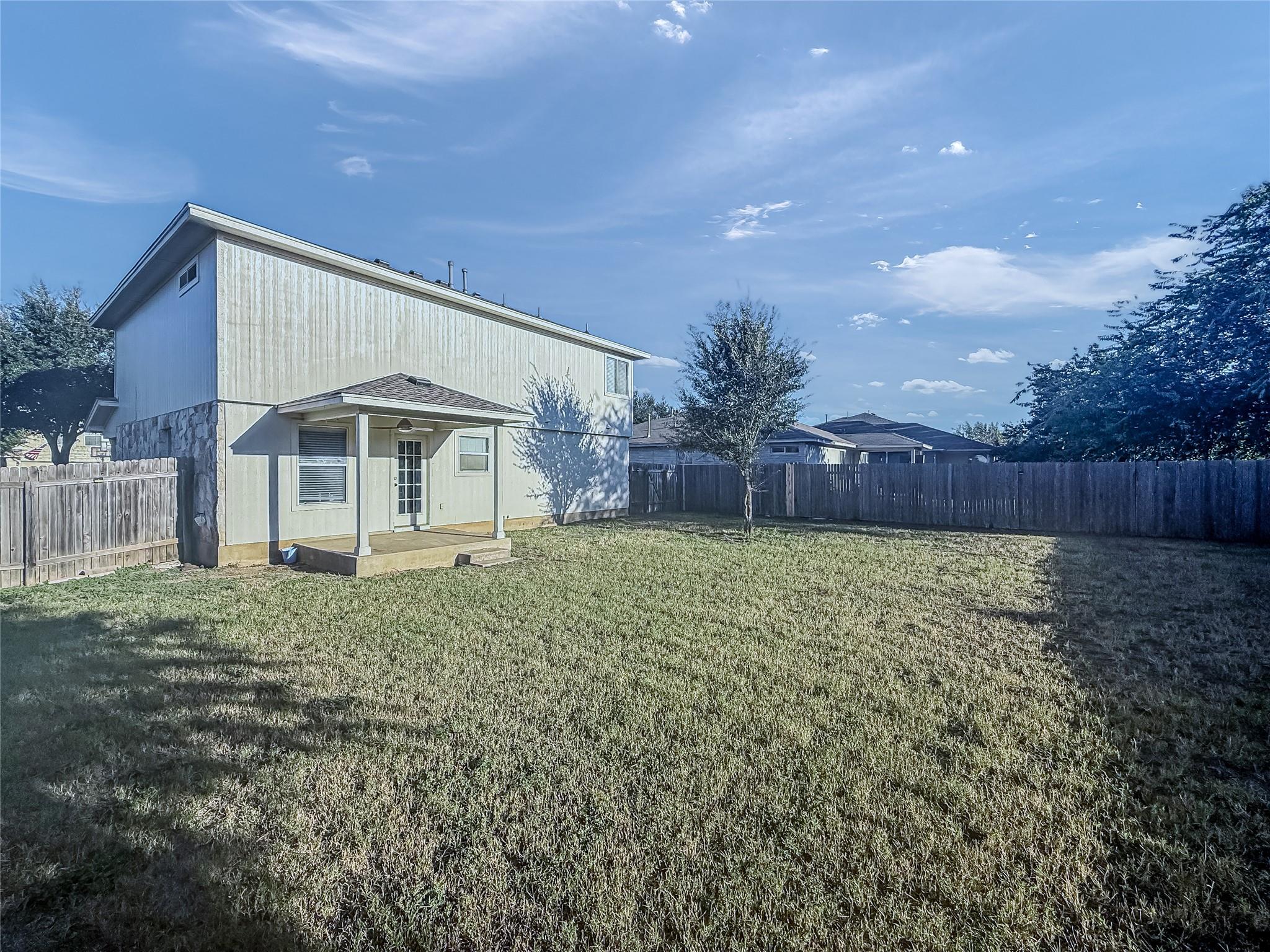 909 Remington Dr, Leander, TX 78641