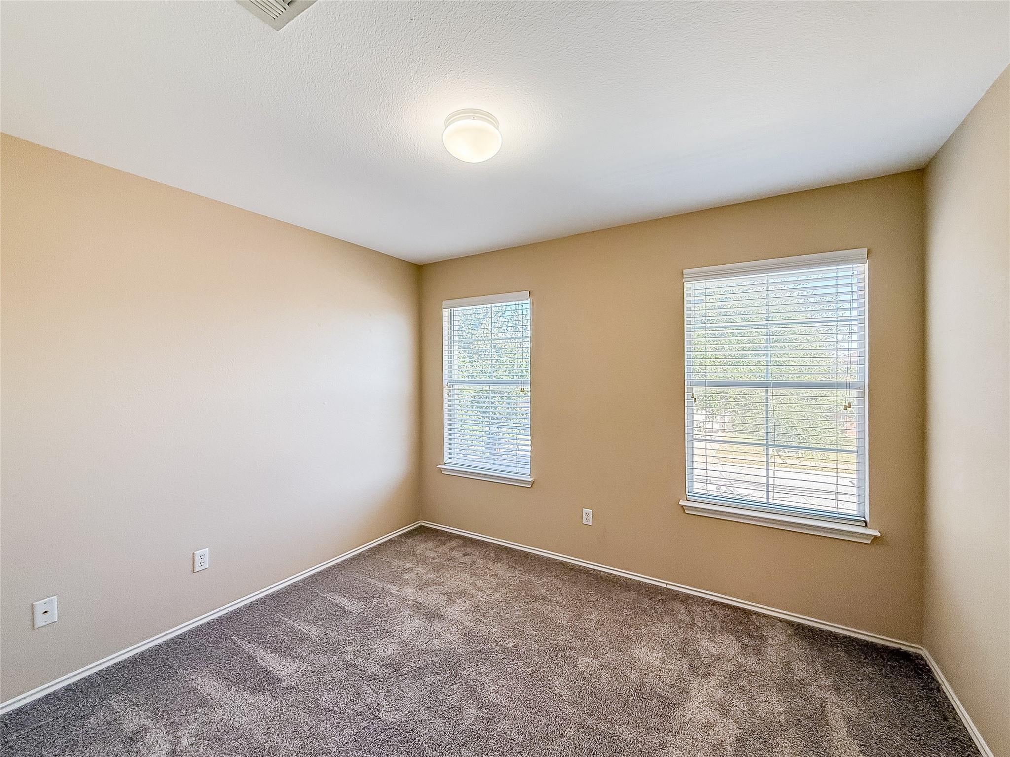 909 Remington Dr, Leander, TX 78641