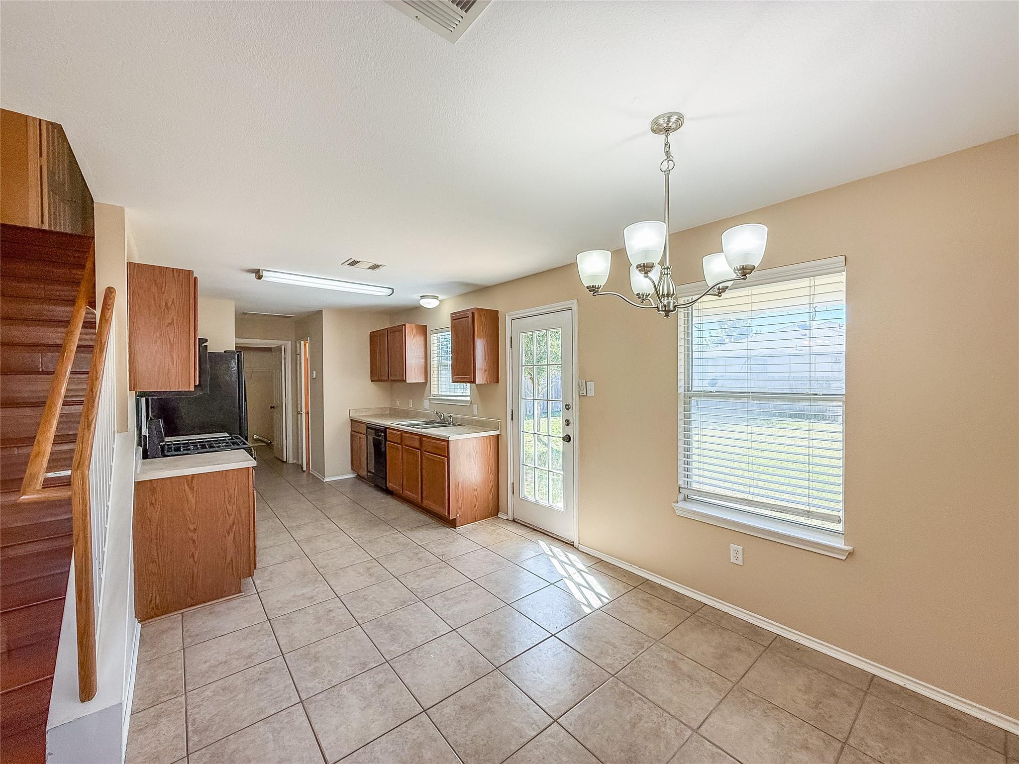 909 Remington Dr, Leander, TX 78641