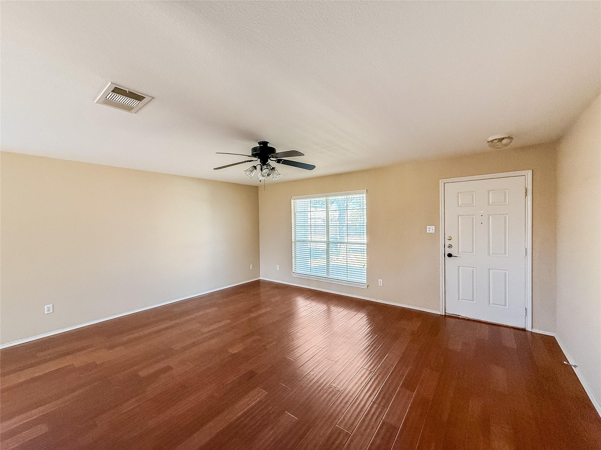 909 Remington Dr, Leander, TX 78641