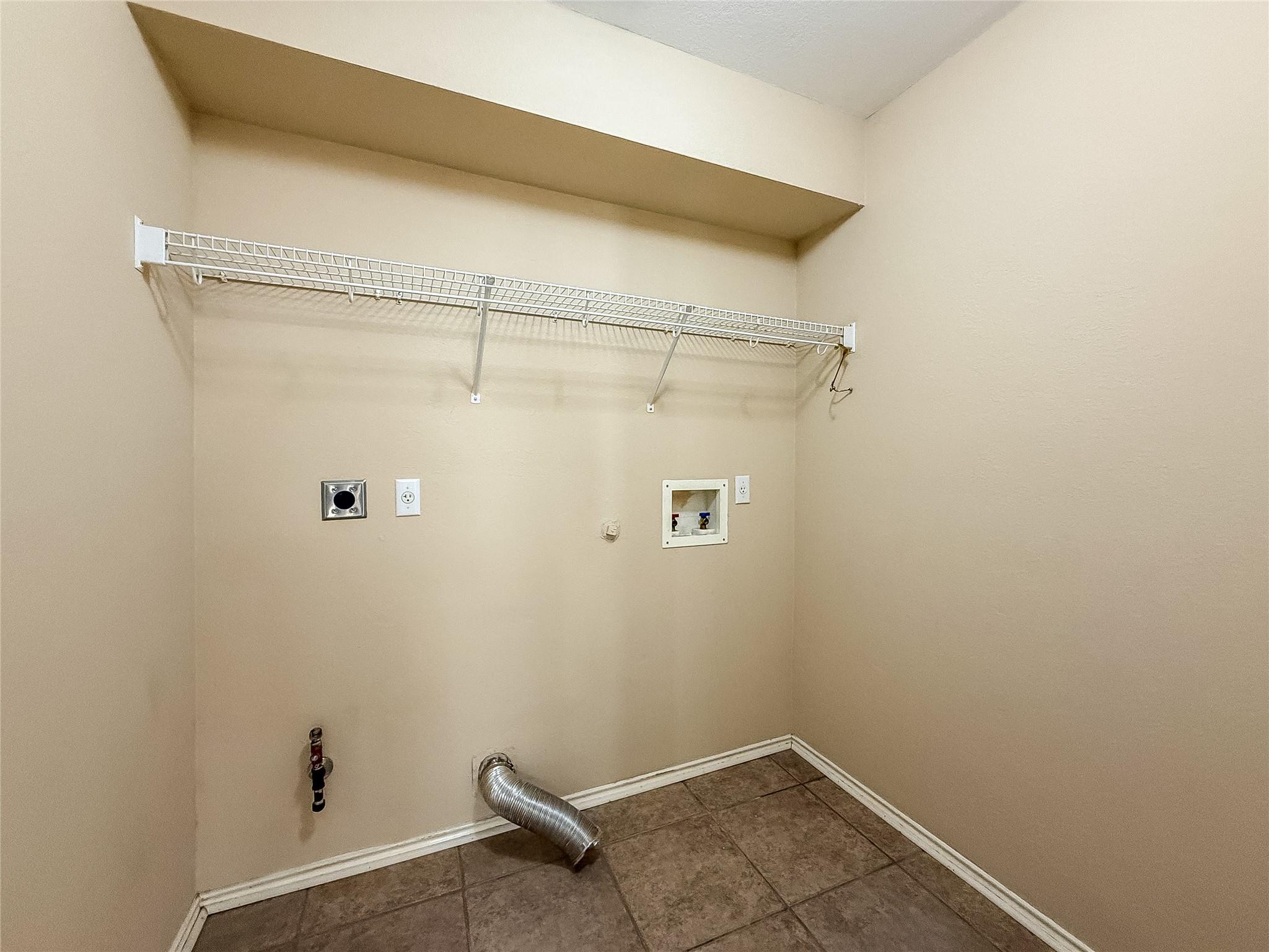 909 Remington Dr, Leander, TX 78641