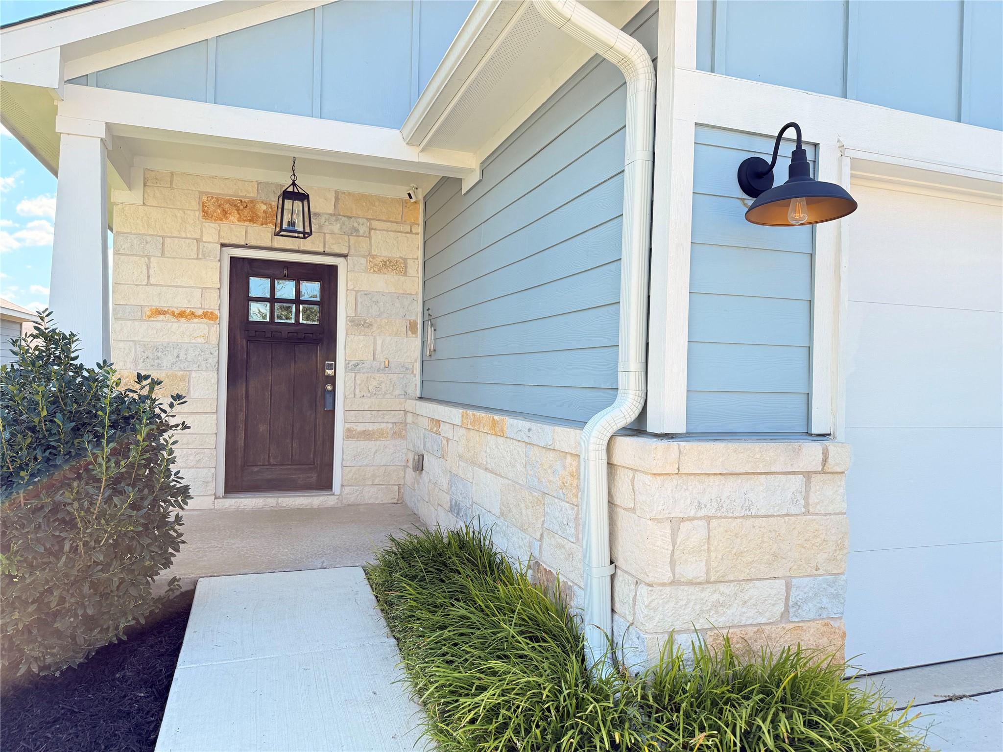 244 Wild Wind Trl, Jarrell, TX 76537