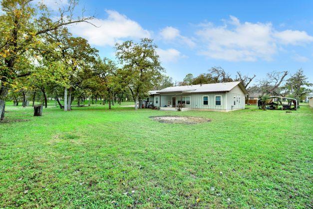 1811 N Llano St, Fredericksburg, TX 78624