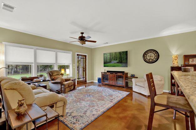 1811 N Llano St, Fredericksburg, TX 78624