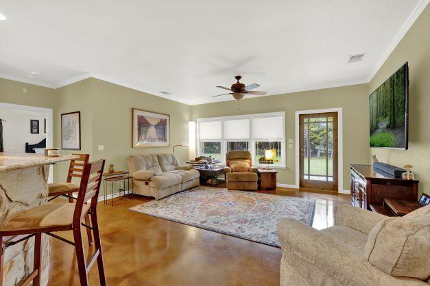 1811 N Llano St, Fredericksburg, TX 78624