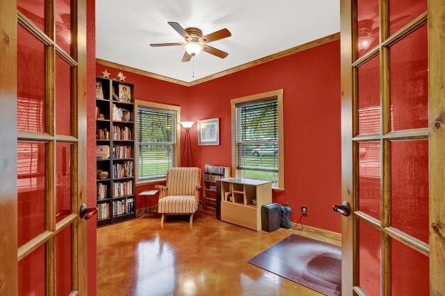 1811 N Llano St, Fredericksburg, TX 78624