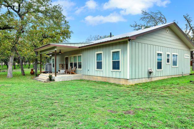 1811 N Llano St, Fredericksburg, TX 78624