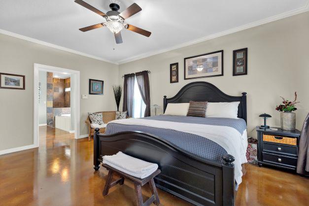 1811 N Llano St, Fredericksburg, TX 78624