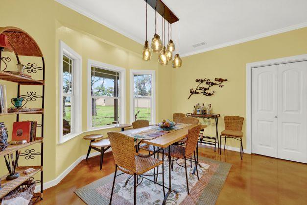 1811 N Llano St, Fredericksburg, TX 78624