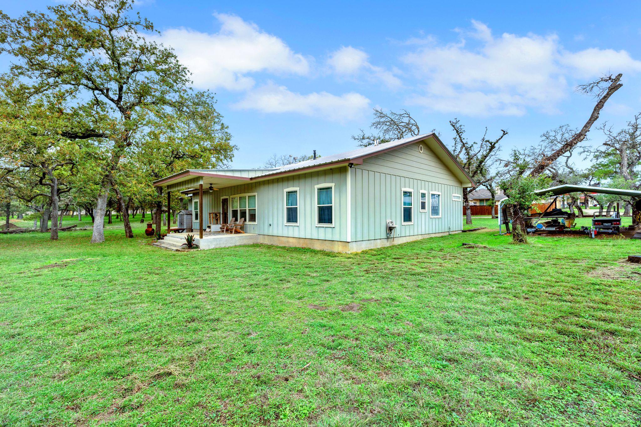 1811 N Llano St, Fredericksburg, TX 78624