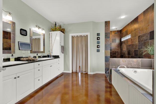 1811 N Llano St, Fredericksburg, TX 78624