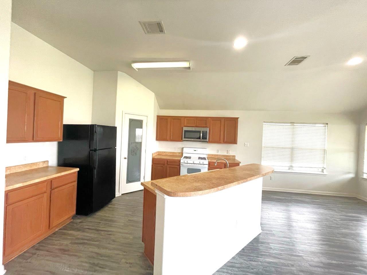 1108 Delia Chapa Ln, Hutto, TX 78634