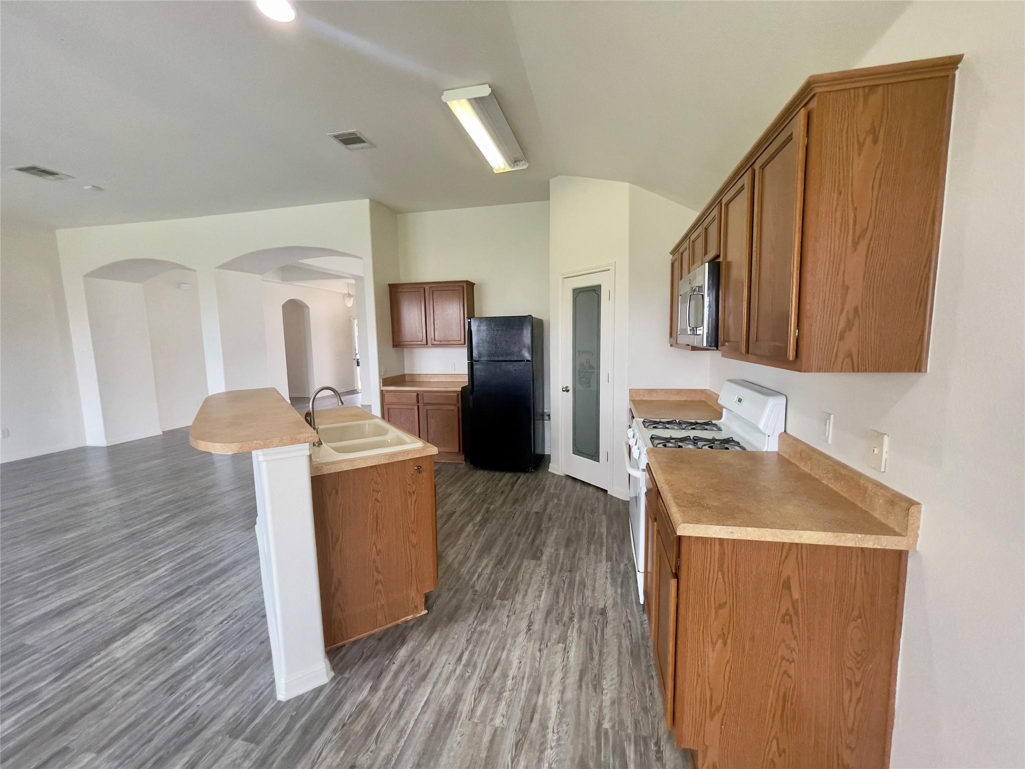 1108 Delia Chapa Ln, Hutto, TX 78634