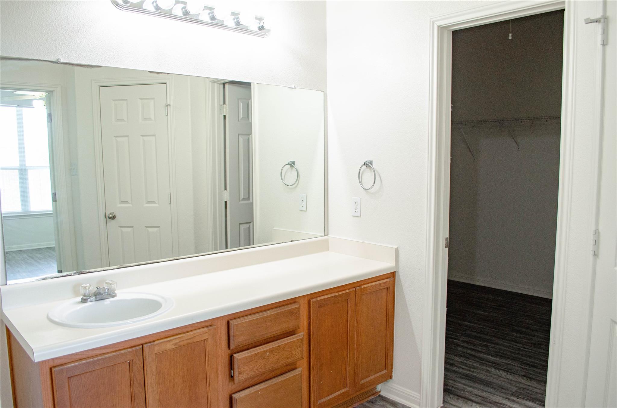 1108 Delia Chapa Ln, Hutto, TX 78634