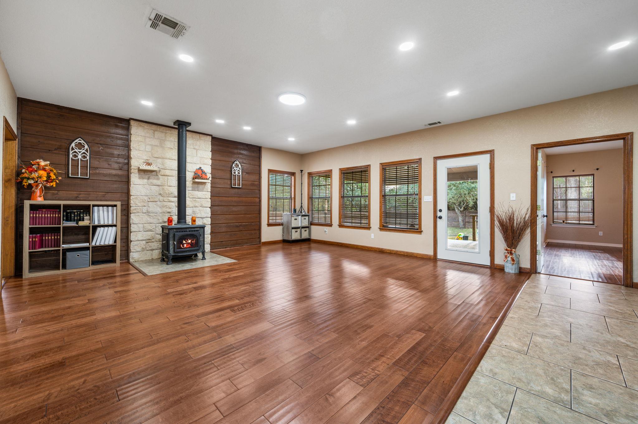 225 Foust Dr, Liberty Hill, TX 78642