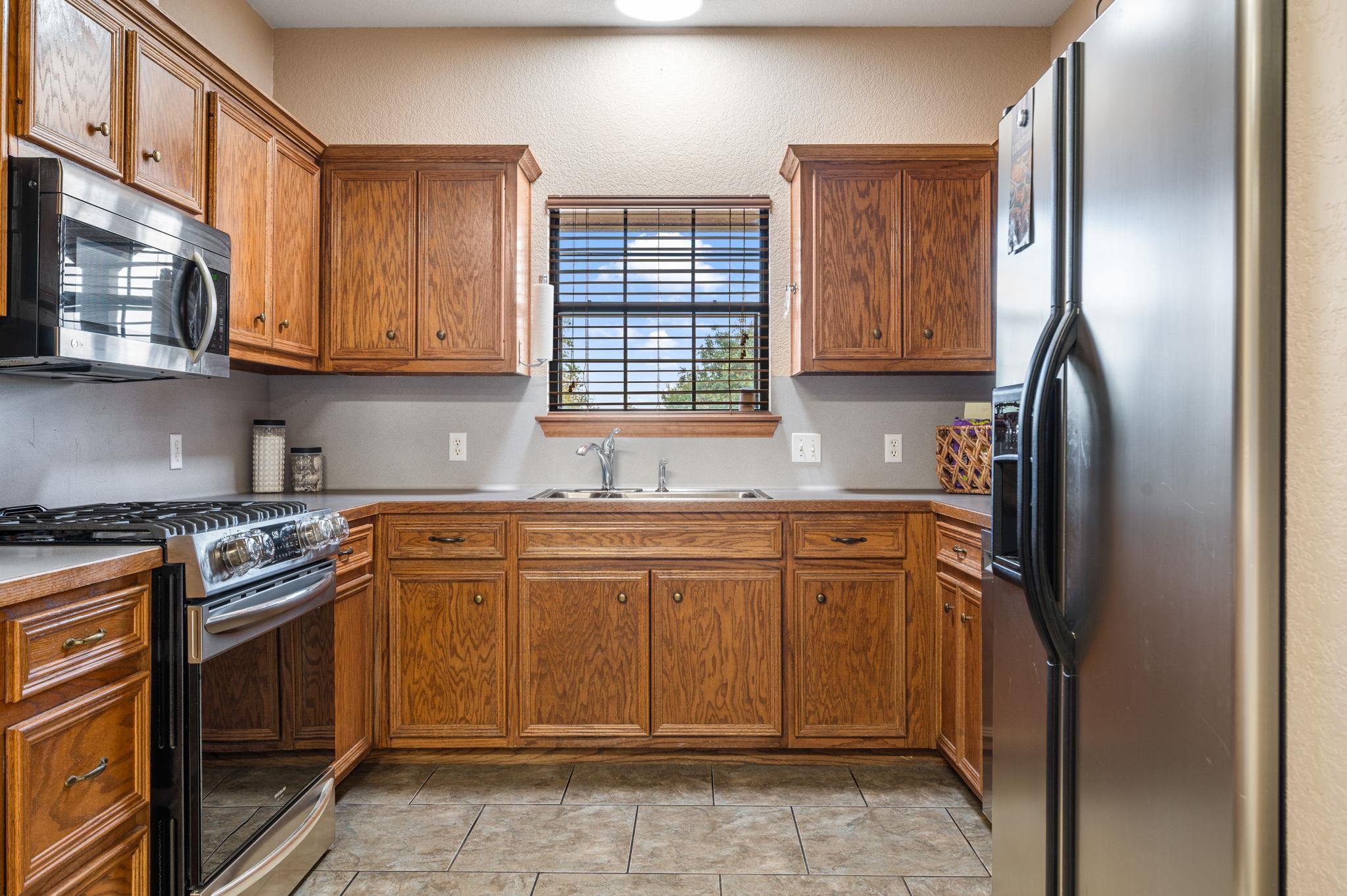 225 Foust Dr, Liberty Hill, TX 78642