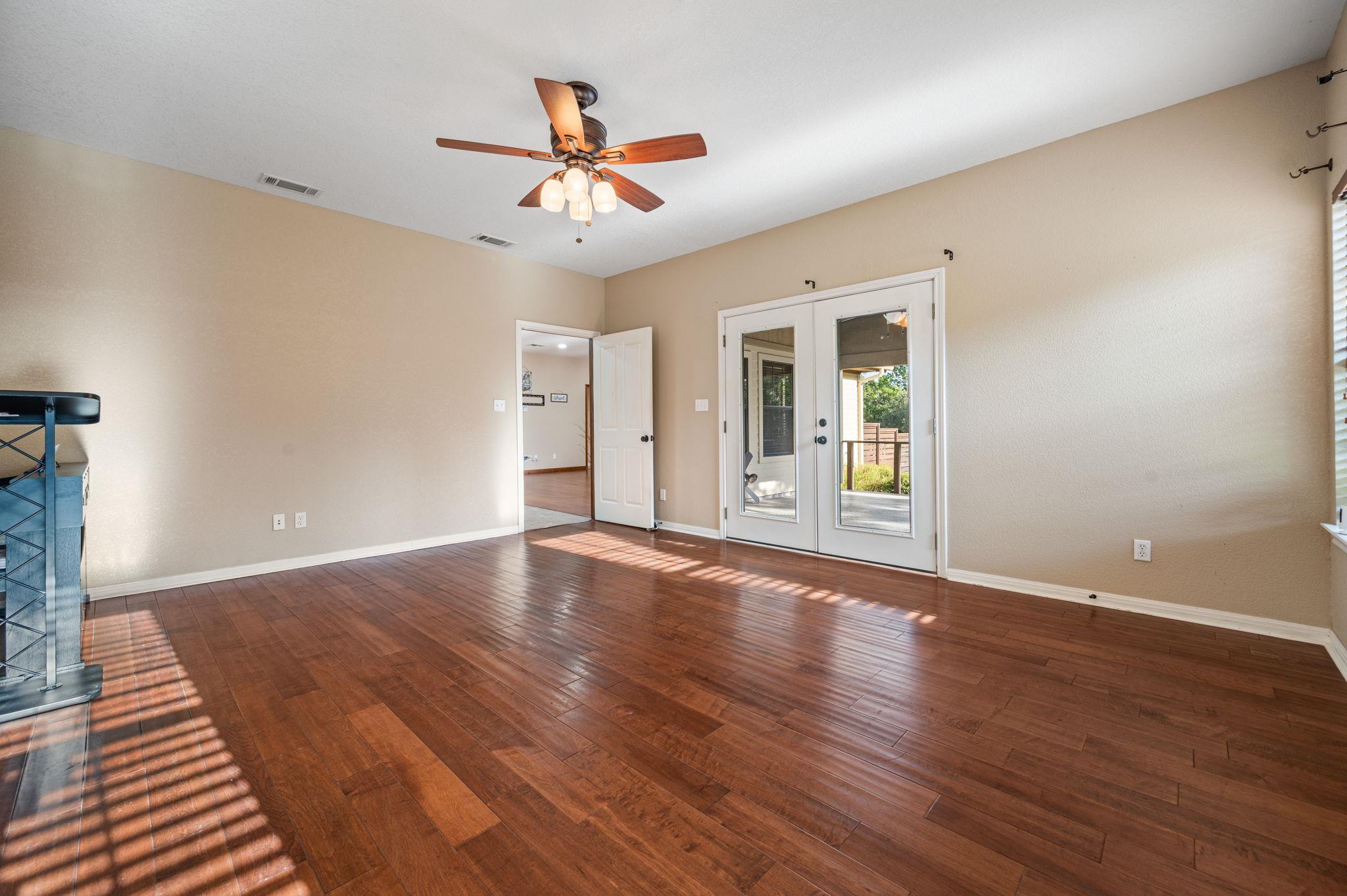 225 Foust Dr, Liberty Hill, TX 78642