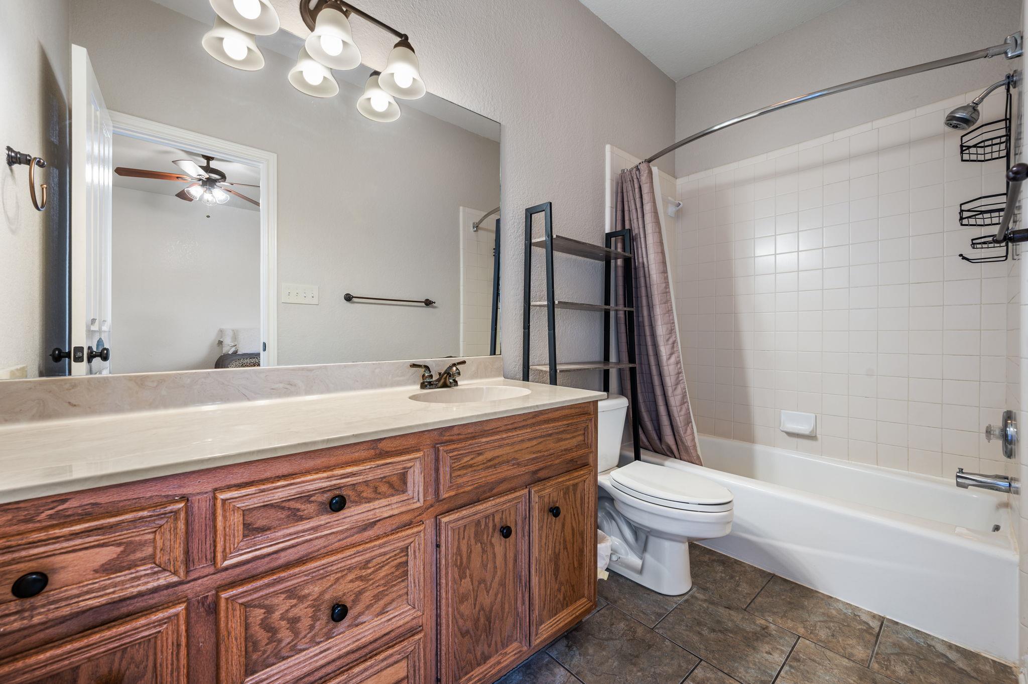 225 Foust Dr, Liberty Hill, TX 78642