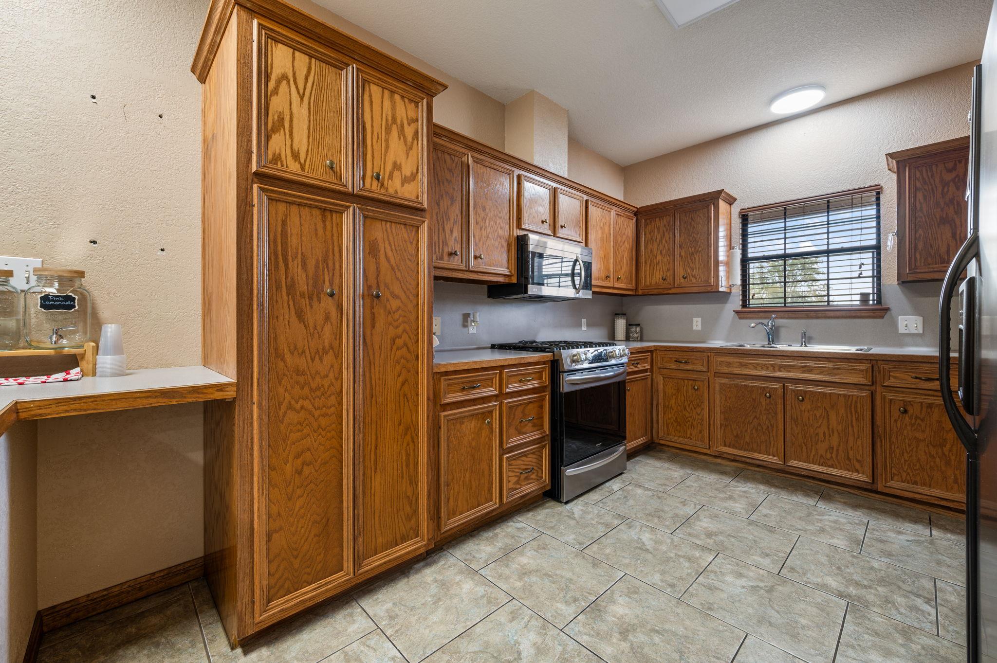 225 Foust Dr, Liberty Hill, TX 78642