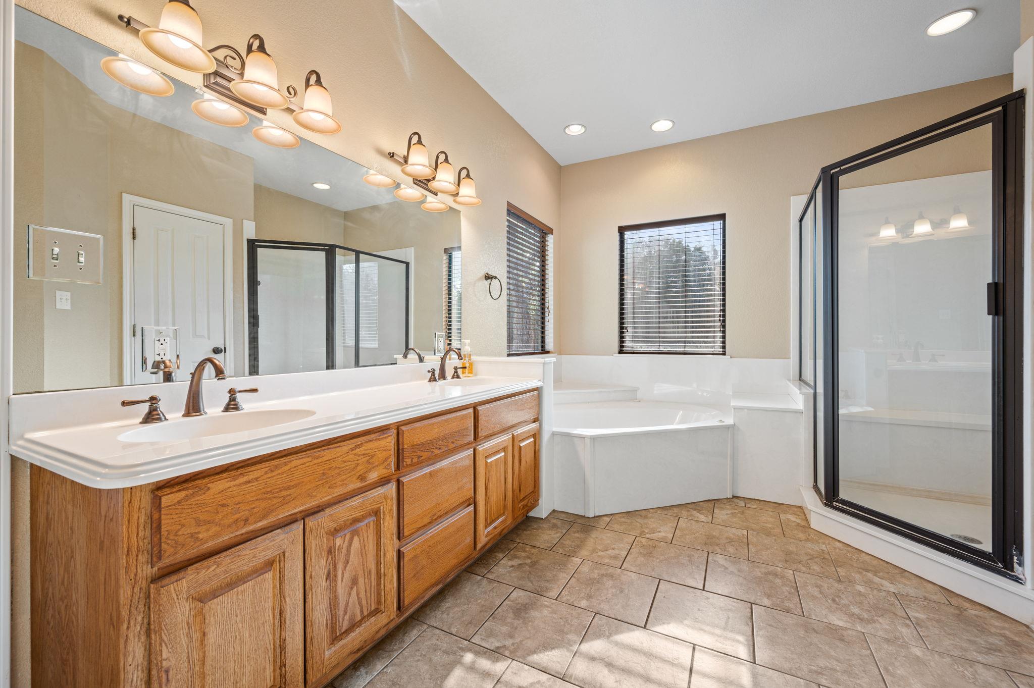 225 Foust Dr, Liberty Hill, TX 78642