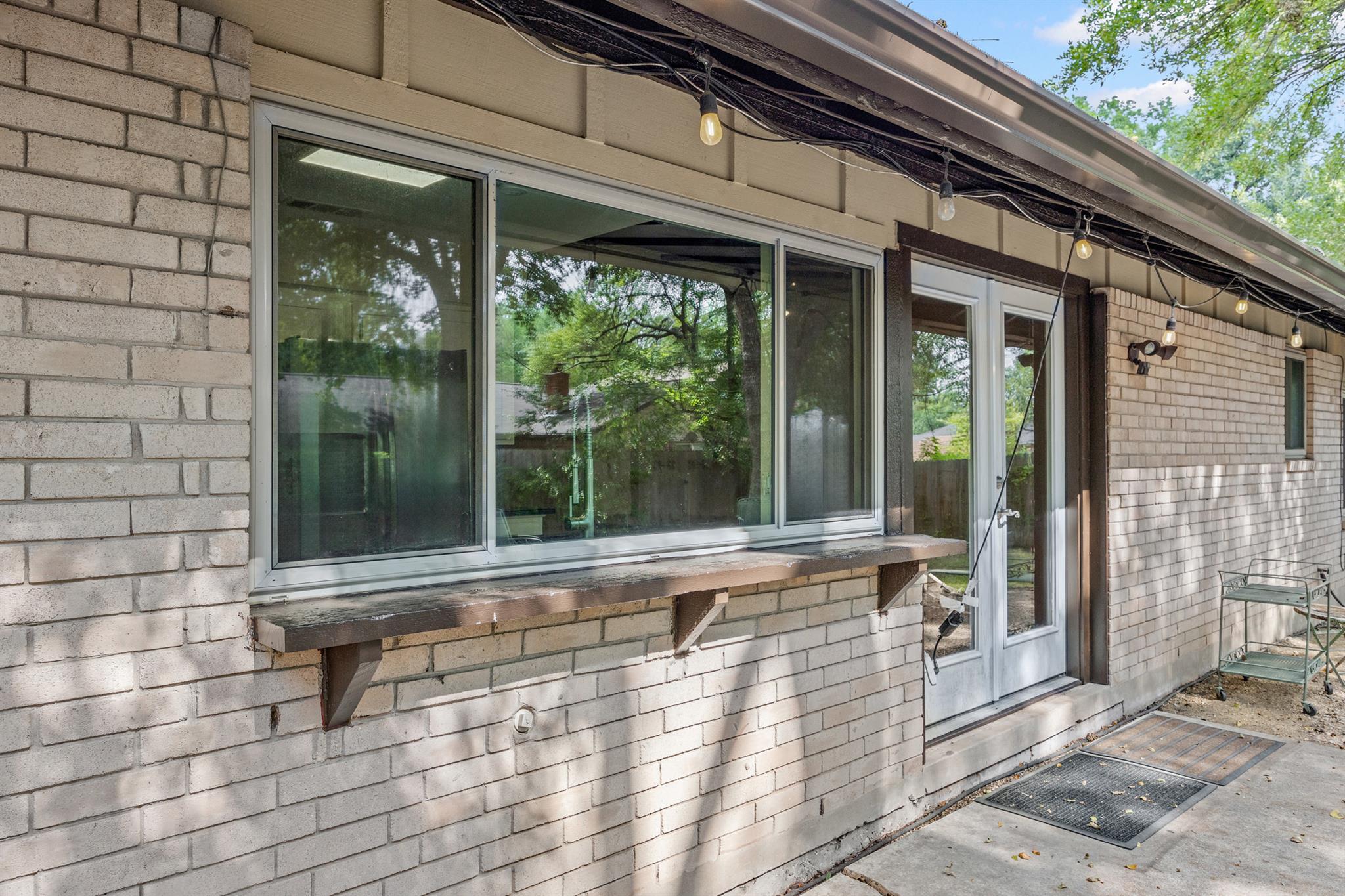 9215 Hunters Trce E, Austin, TX 78758