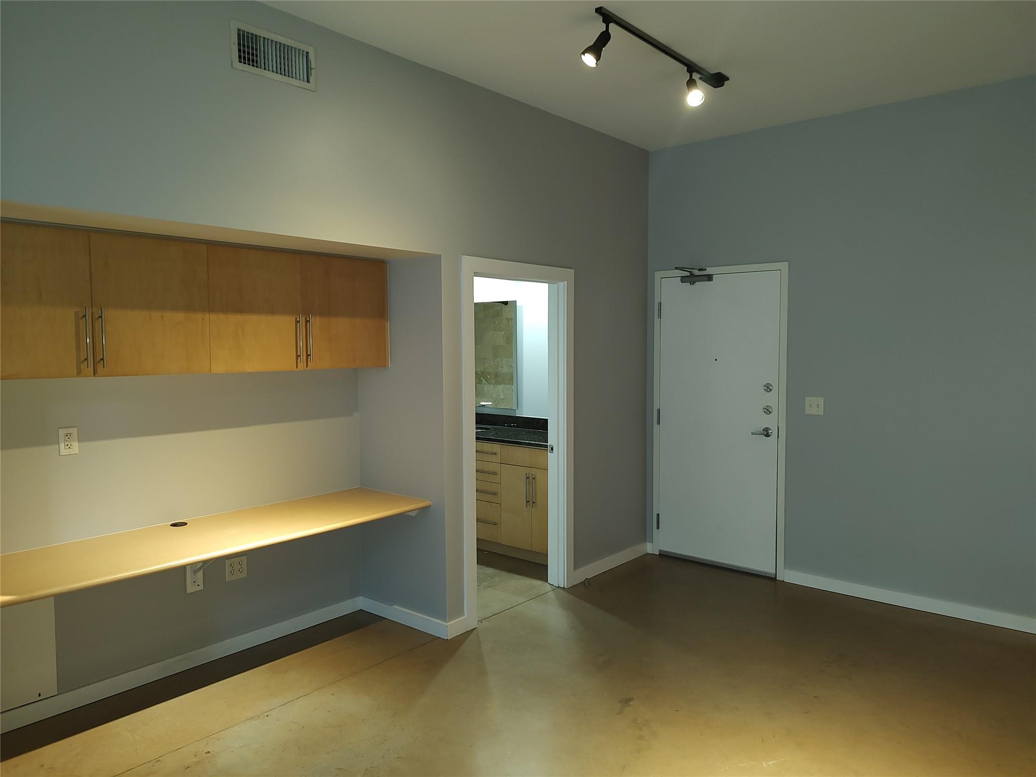 2124 E 6th St # 203, Austin, TX 78702