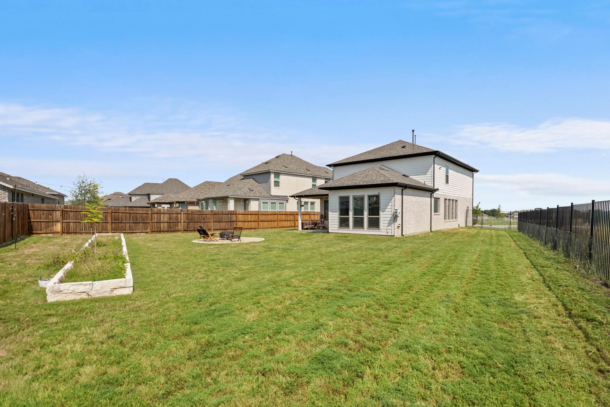 208 Dycus Bnd, Liberty Hill, TX 78642