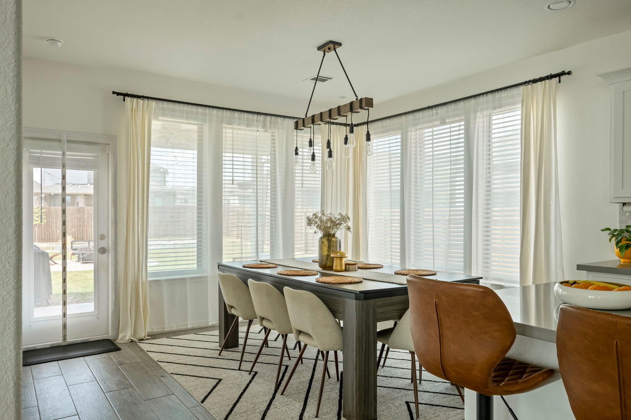 208 Dycus Bnd, Liberty Hill, TX 78642