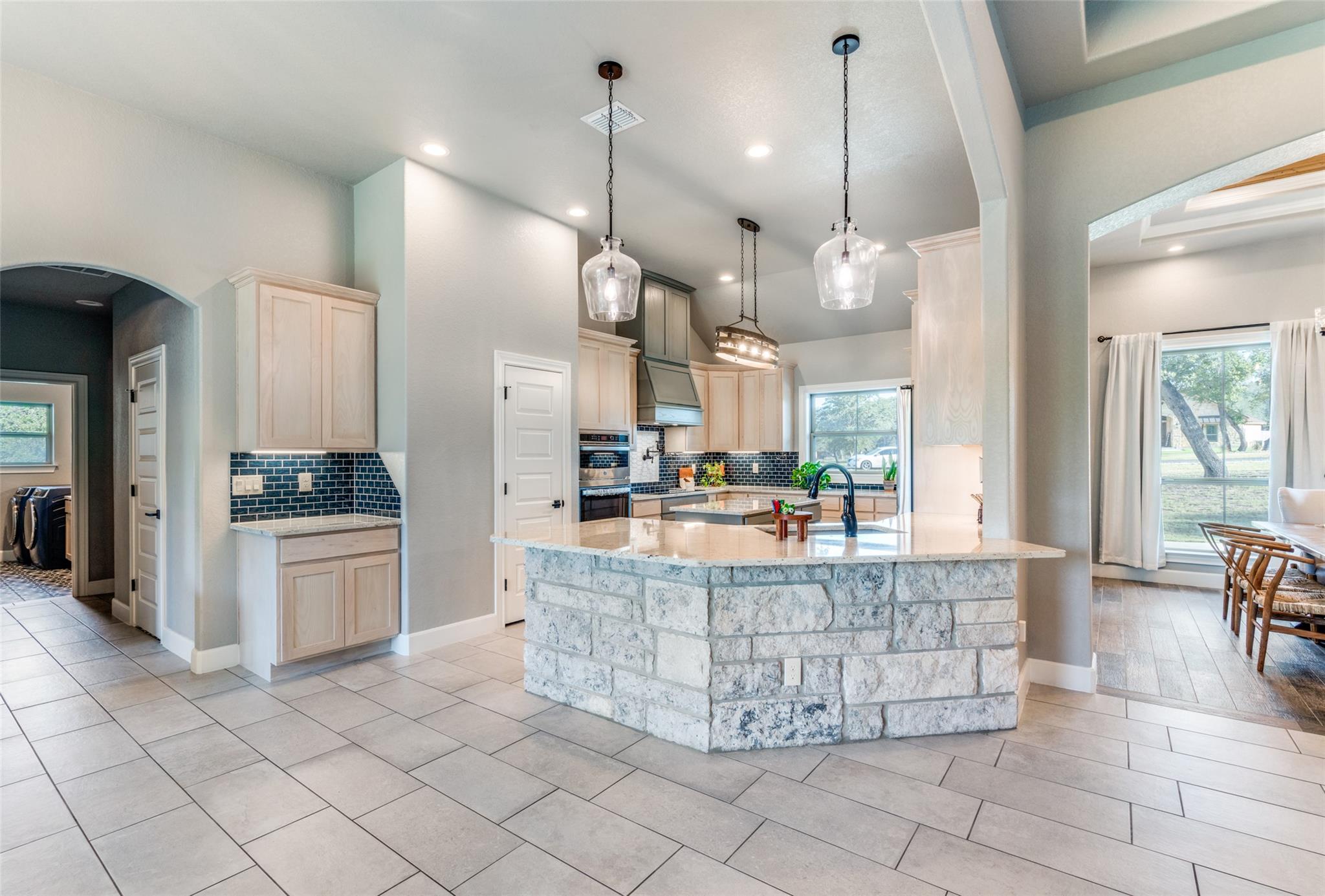 105 Calvary Dr, Adkins, TX 78101