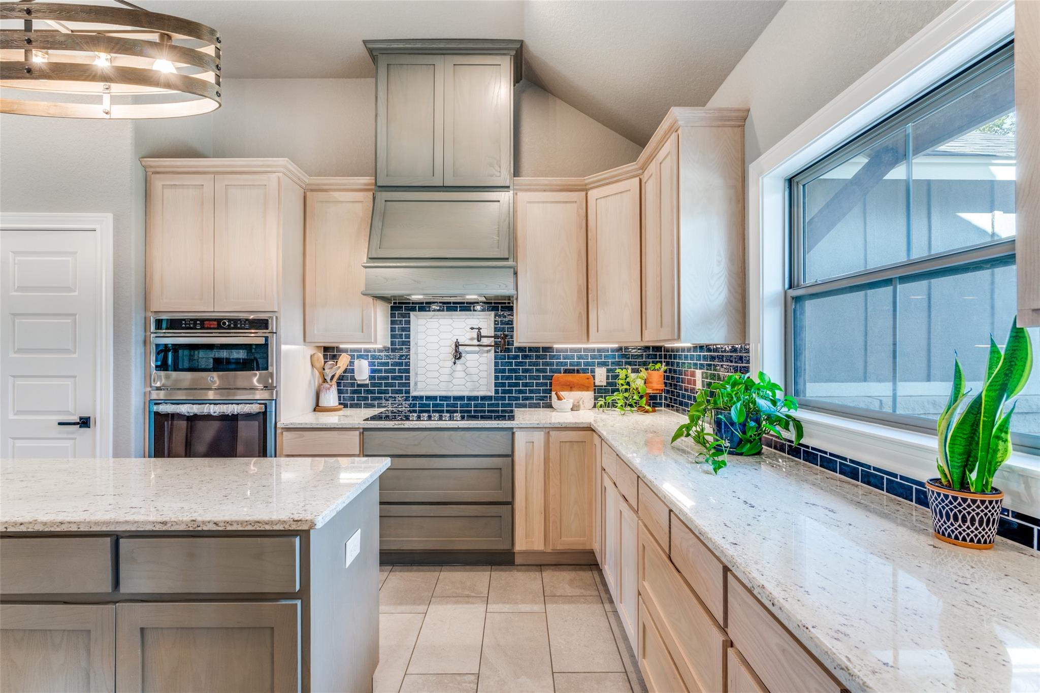 105 Calvary Dr, Adkins, TX 78101