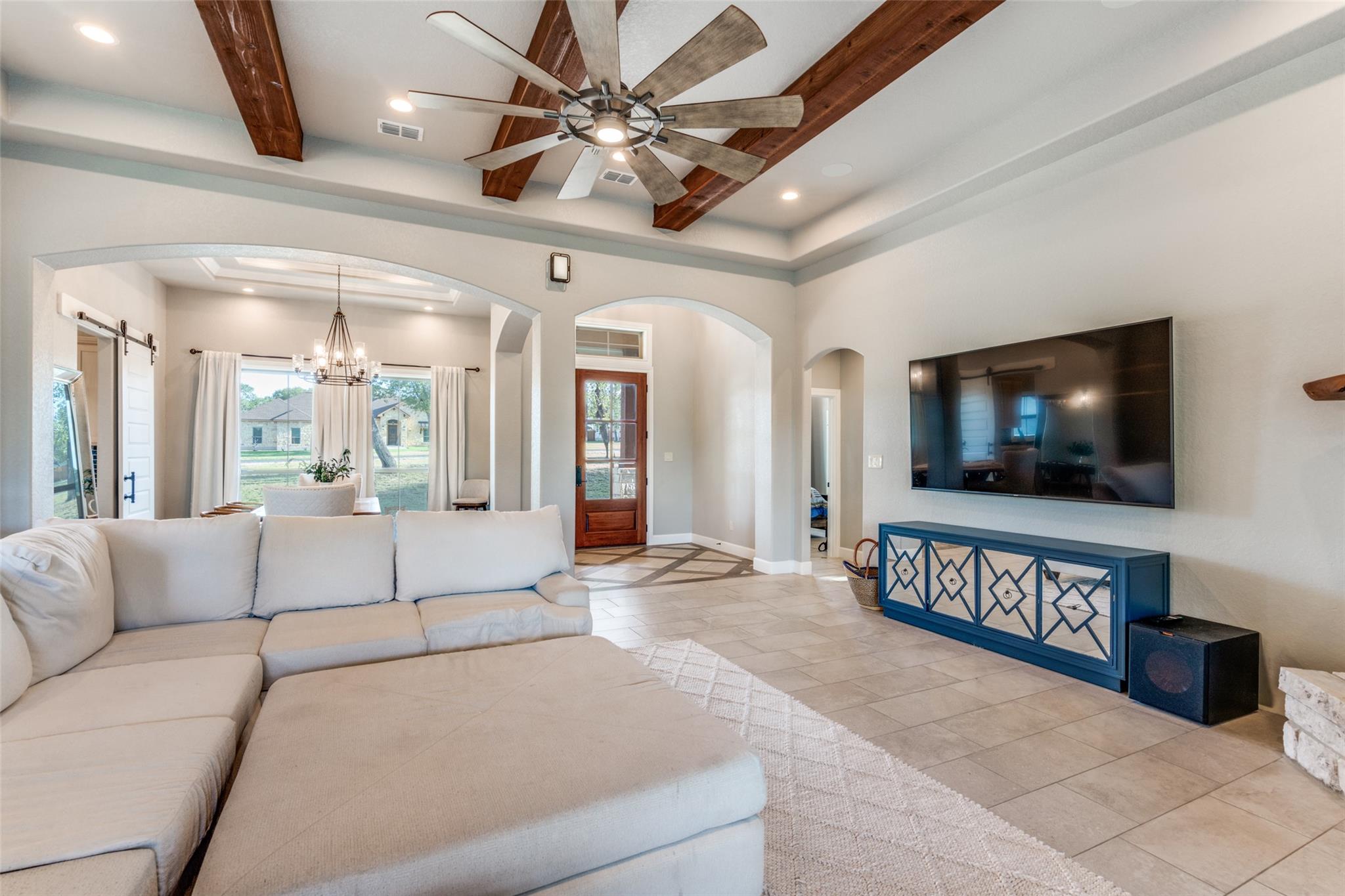 105 Calvary Dr, Adkins, TX 78101