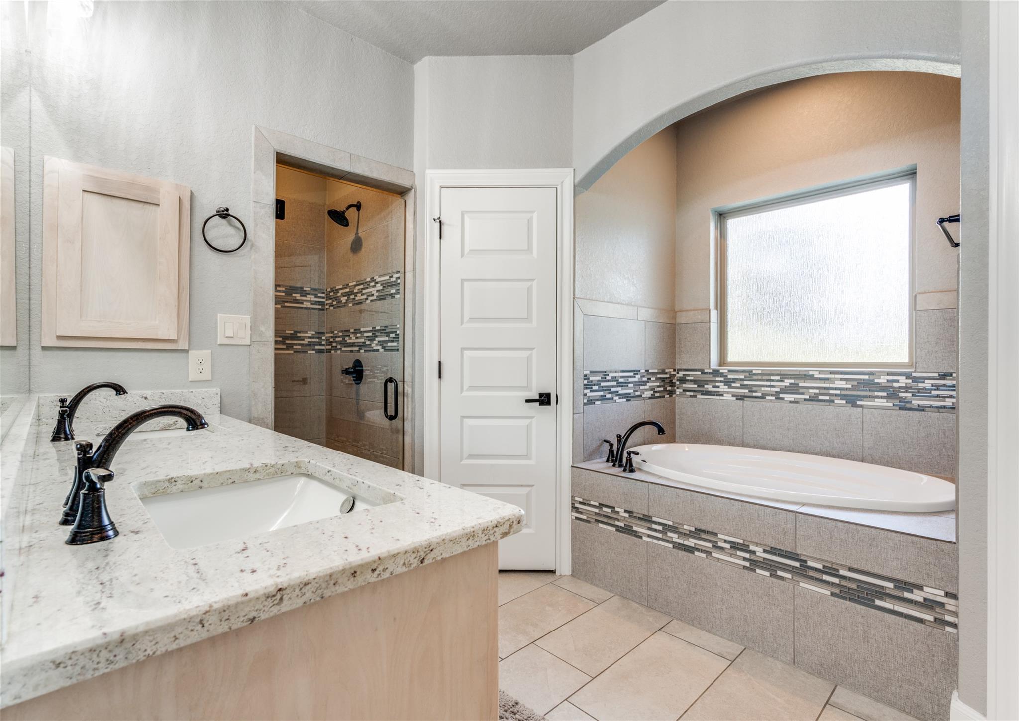 105 Calvary Dr, Adkins, TX 78101