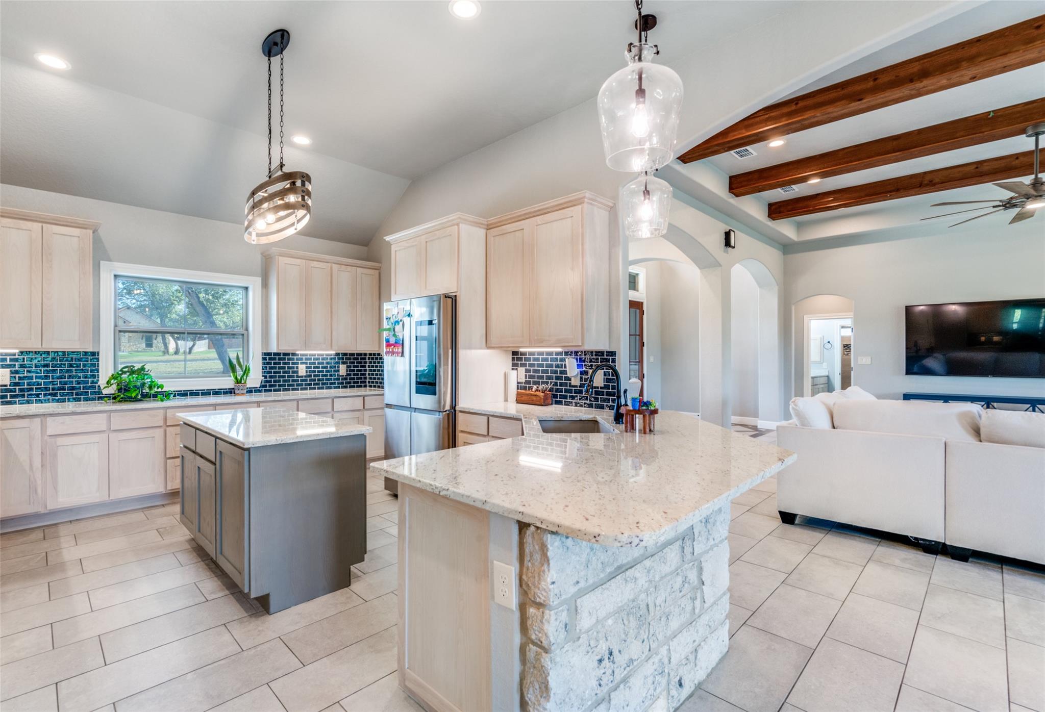 105 Calvary Dr, Adkins, TX 78101