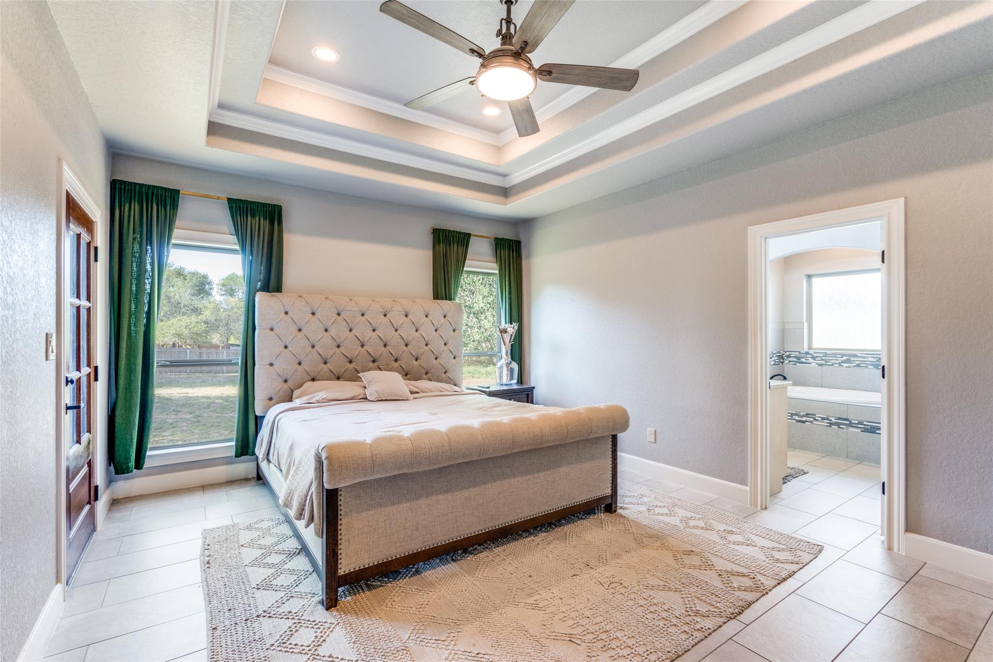 105 Calvary Dr, Adkins, TX 78101