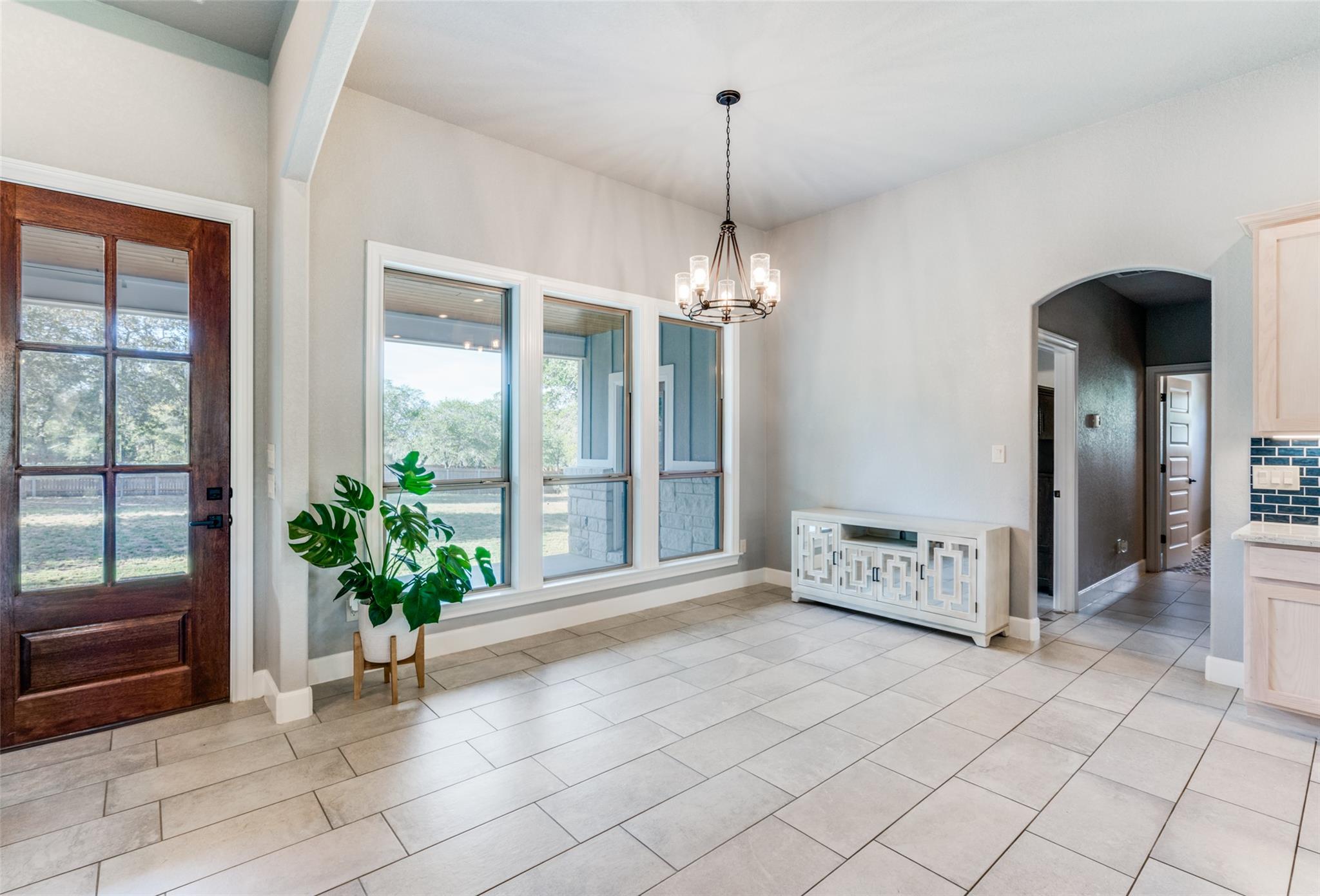 105 Calvary Dr, Adkins, TX 78101